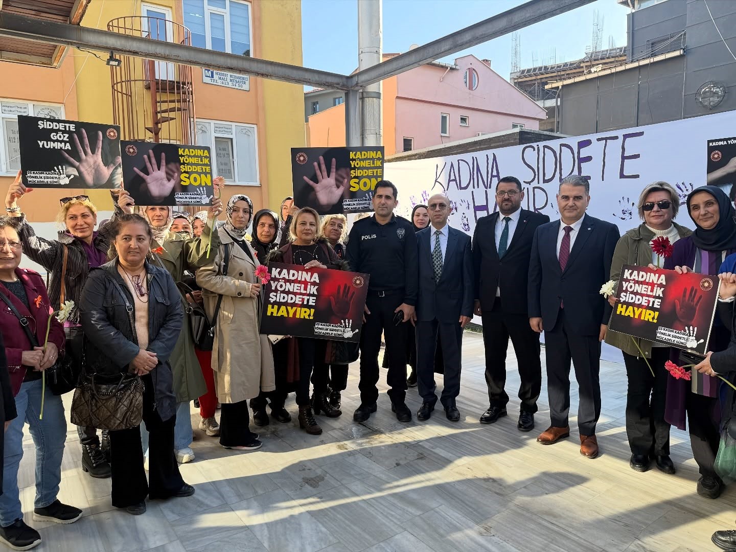 G&ouml;lc&uuml;k&rsquo;te kadına y&ouml;nelik şiddete karşı farkındalık etkinliği d&uuml;zenlendi
