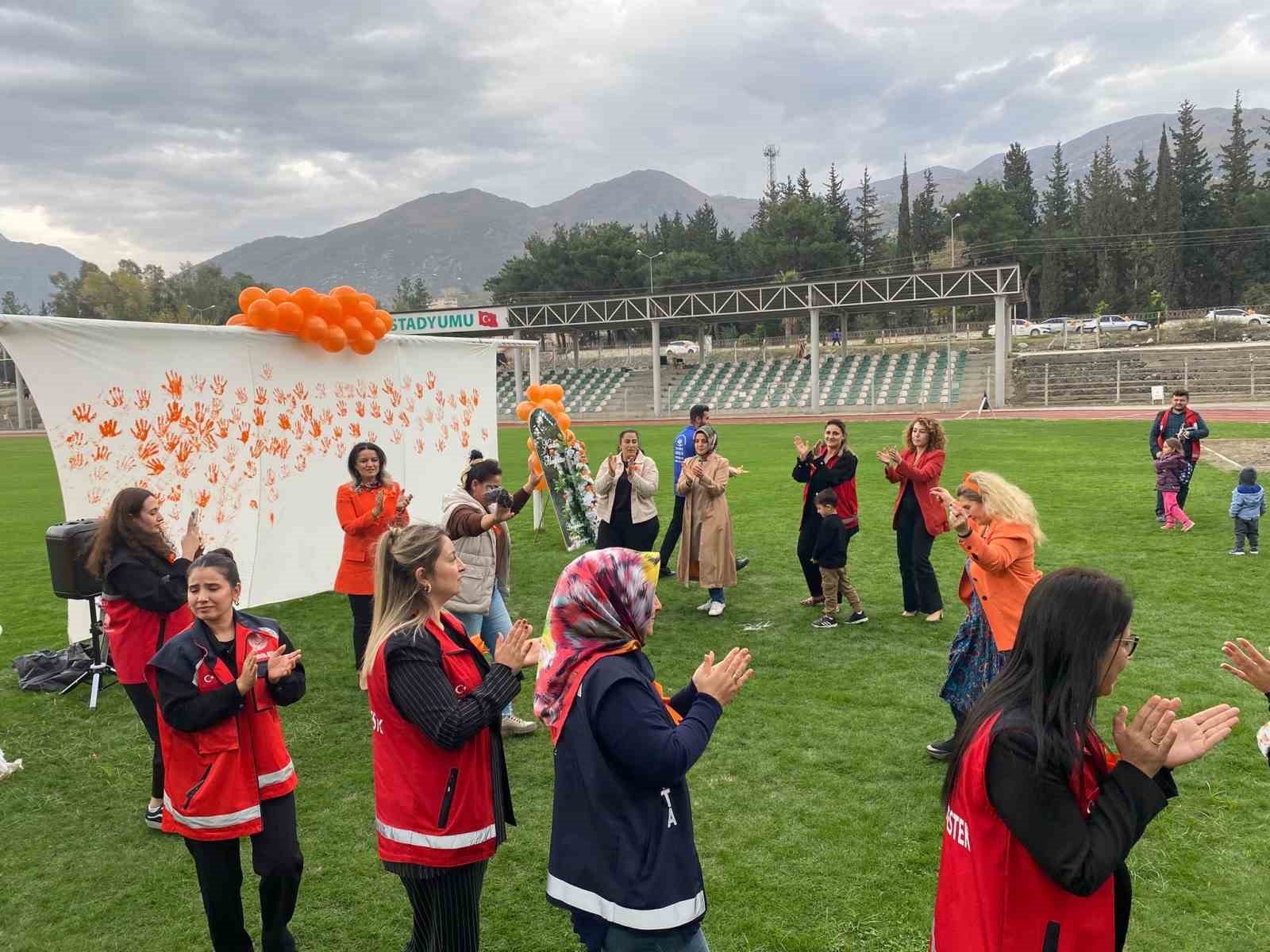 Osmaniye’de kadına şiddete karşı ‘turuncu konvoy’ ile güçlü mesaj