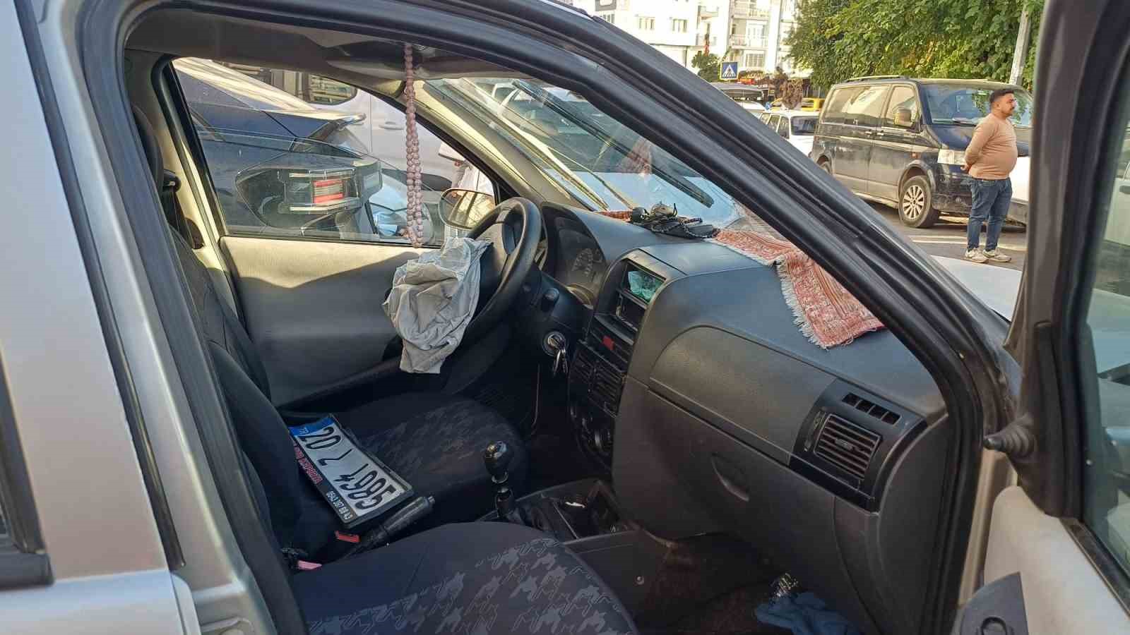 Freni tutmayan otomobil park halindeki araçlara çarptı: 1 yaralı
