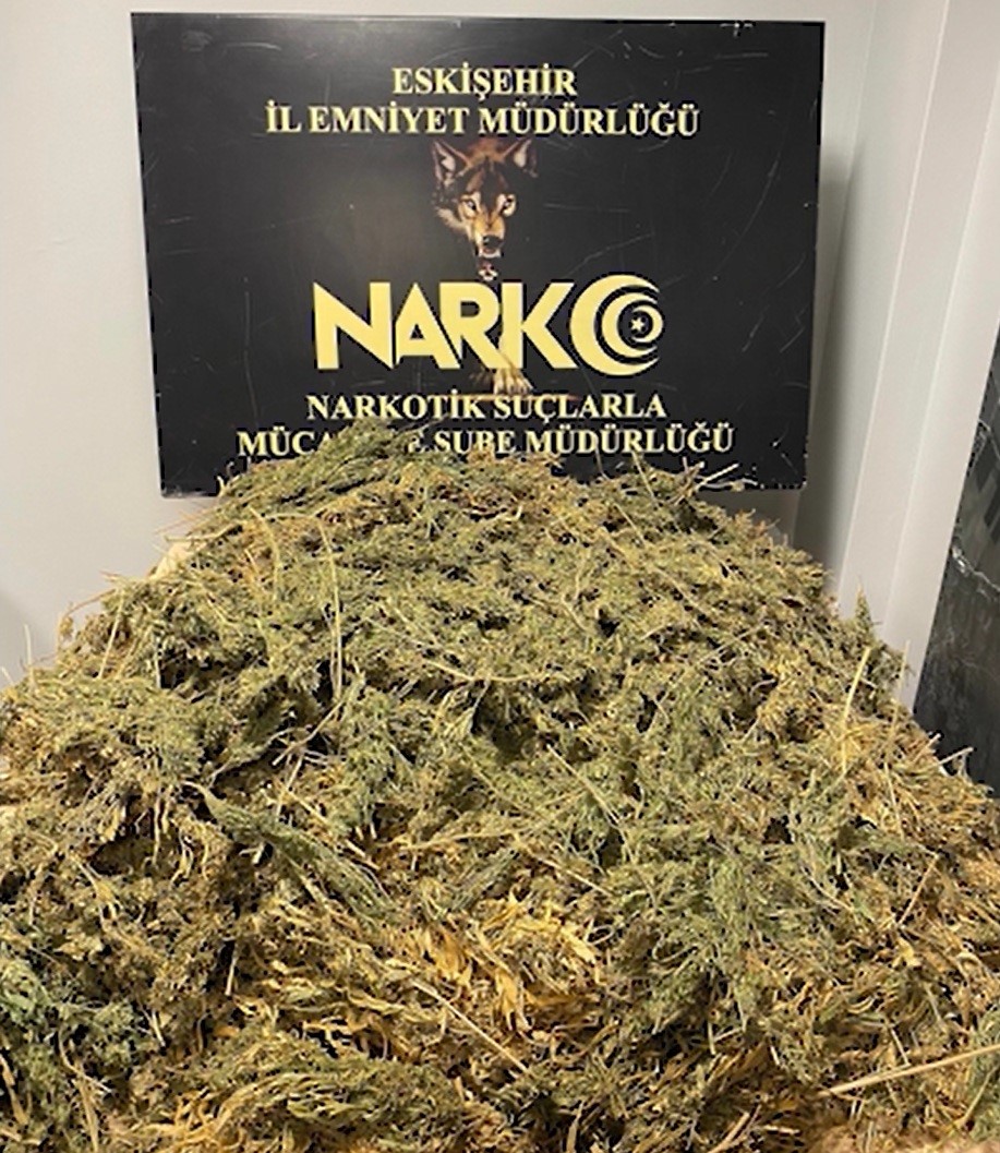 Patates &ccedil;uvallarına gizlenmiş 14 kilo 40 gram esrar ele ge&ccedil;irildi, 2 kişi tutuklandı
