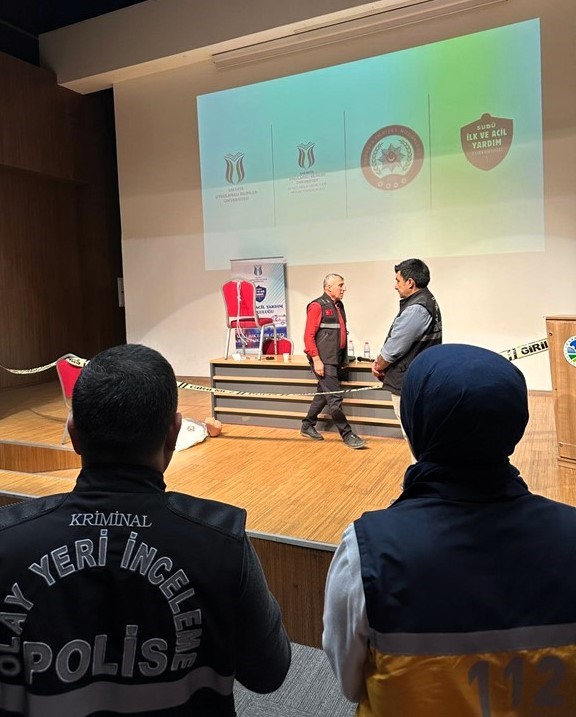Paramedik öğrencilerine adli vaka uygulama eğitimi