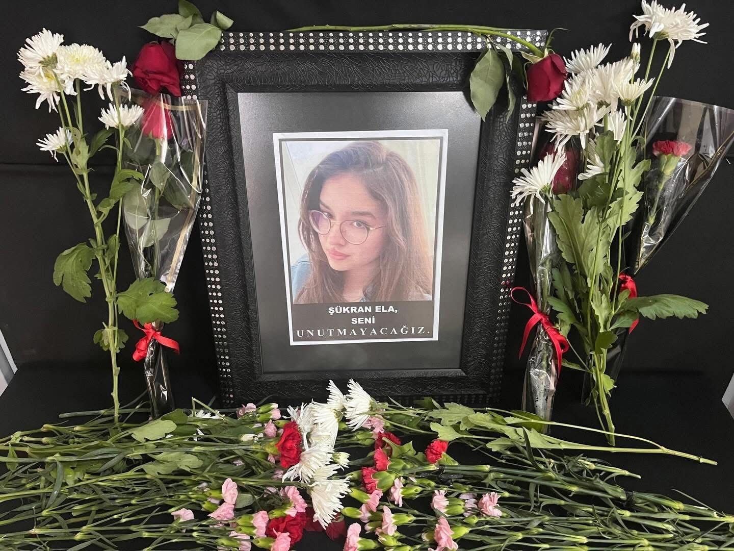 Kazada hayatını kaybeden Şükran’ın sınıfındaki sırasına arkadaşları çiçekler bıraktı