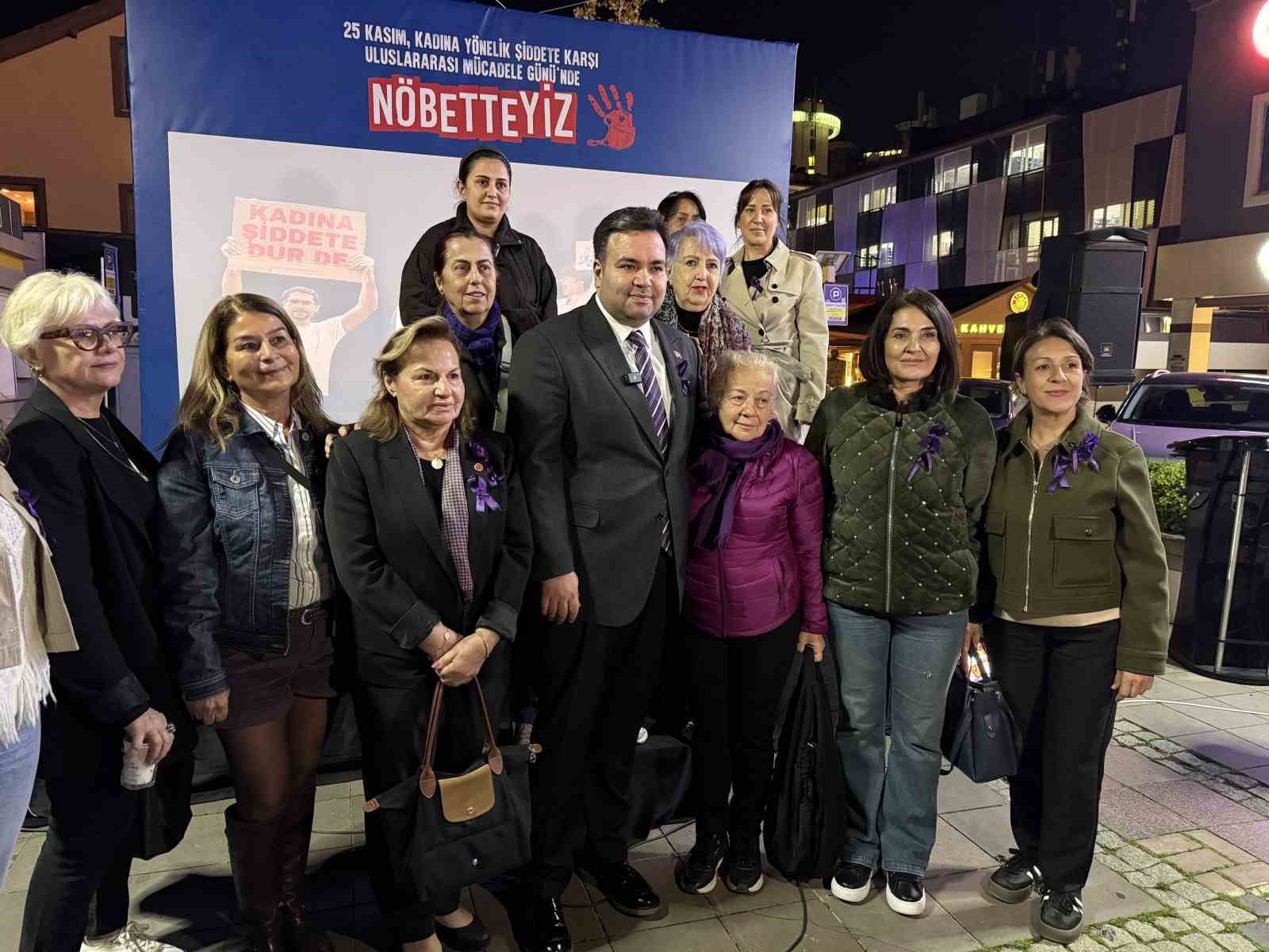 Levent Meydanı’nda 25 Kasım Kadına şiddete karşı nöbet etkinliği