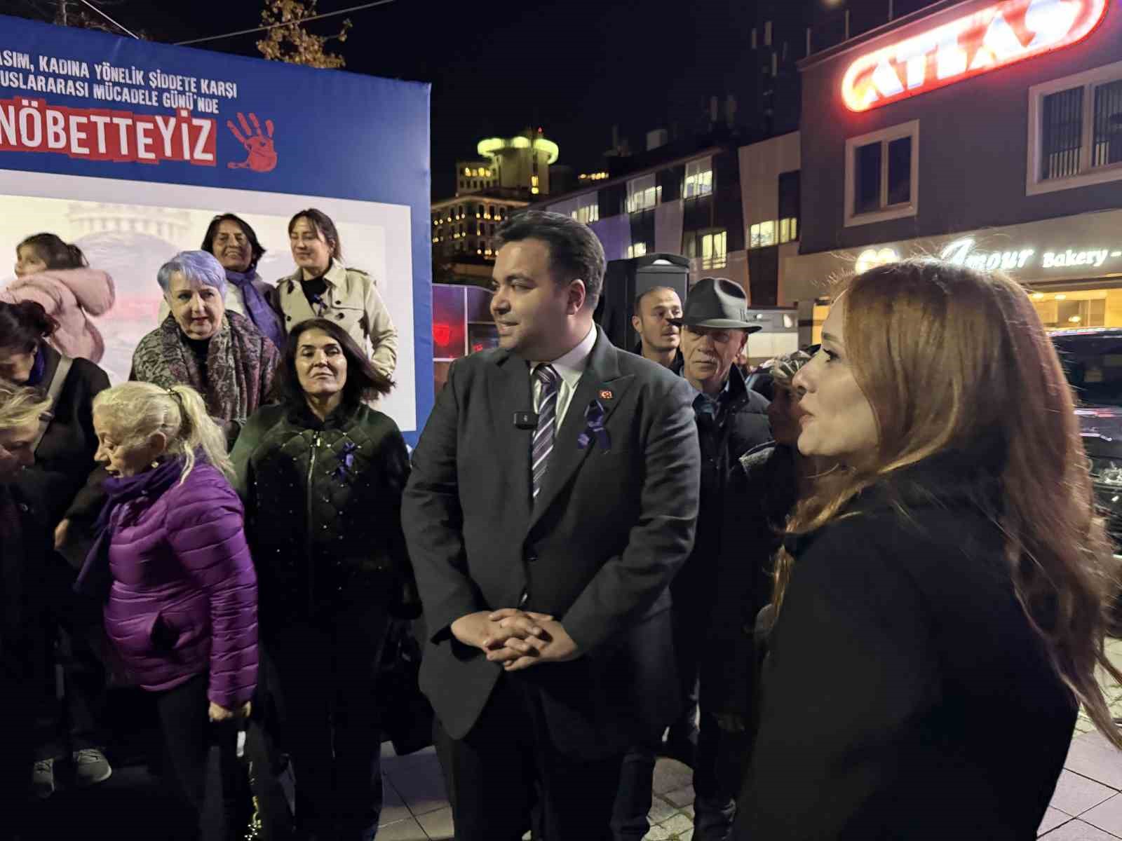 Levent Meydanı&rsquo;nda 25 Kasım Kadına şiddete karşı n&ouml;bet etkinliği
