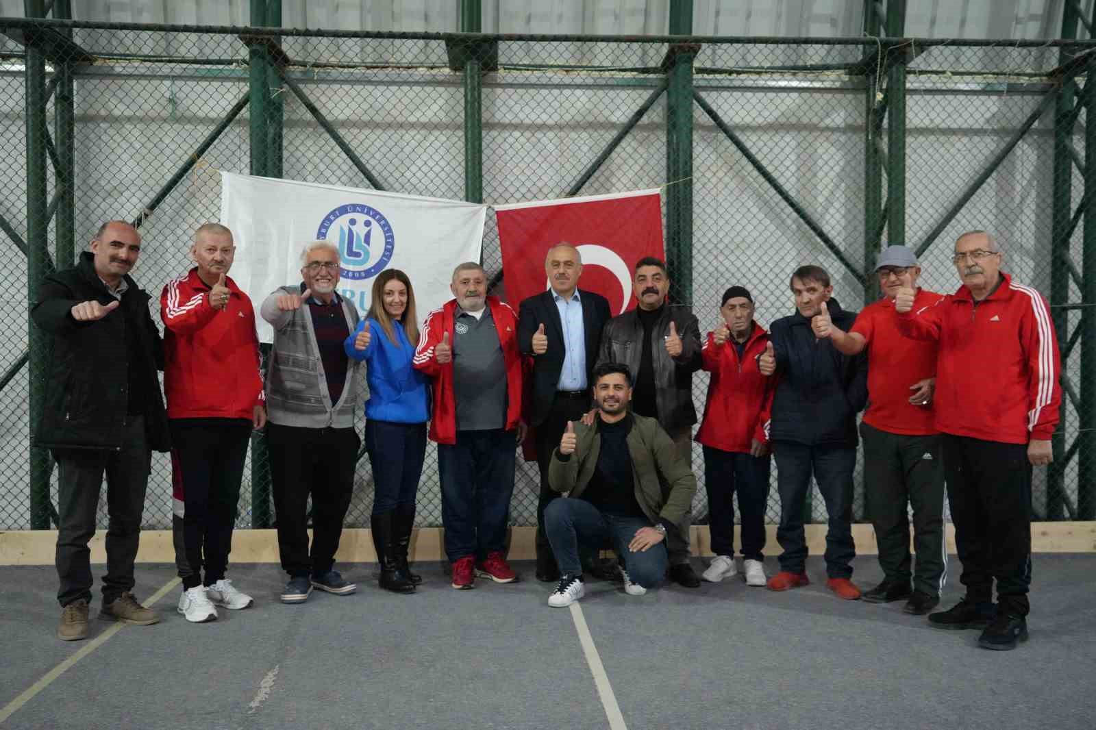 Bayburt&rsquo;ta d&uuml;zenlenen bocce ma&ccedil;ında huzurevi sakinleri h&uuml;nerlerini sergiledi
