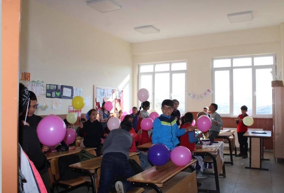 Hamur’da "Mutlu et, mutlu ol" projesi öğrencileri sevindirdi