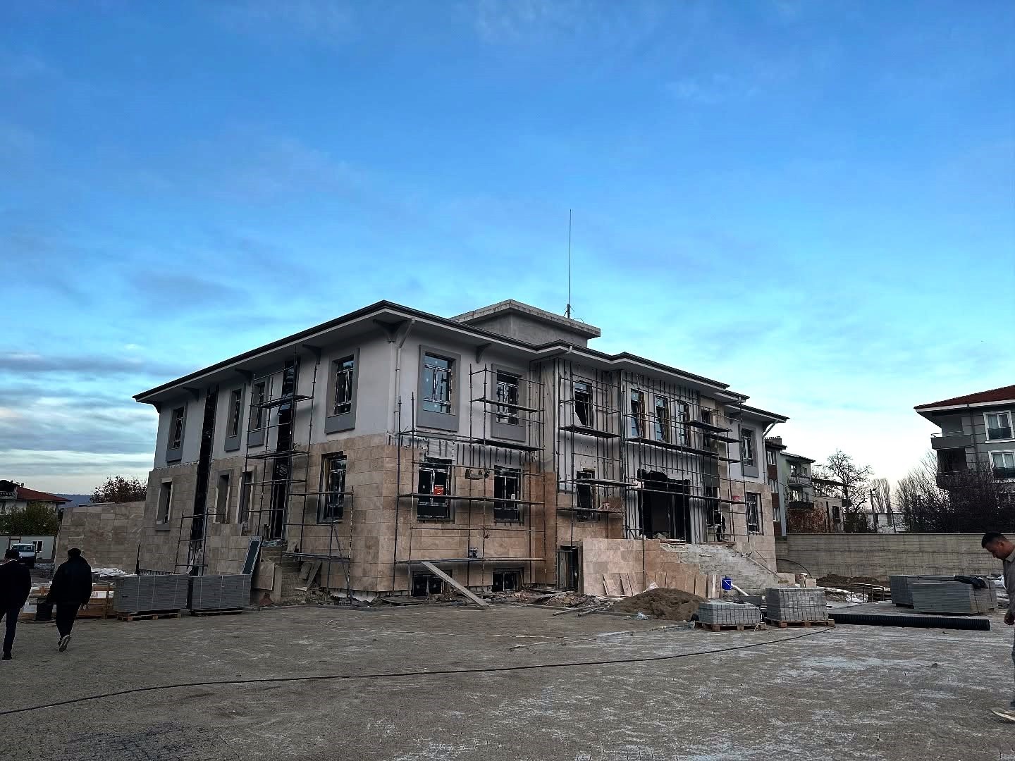 Simav İl&ccedil;e Jandarma Komutanlığı hizmet binasında sona yaklaşıldı
