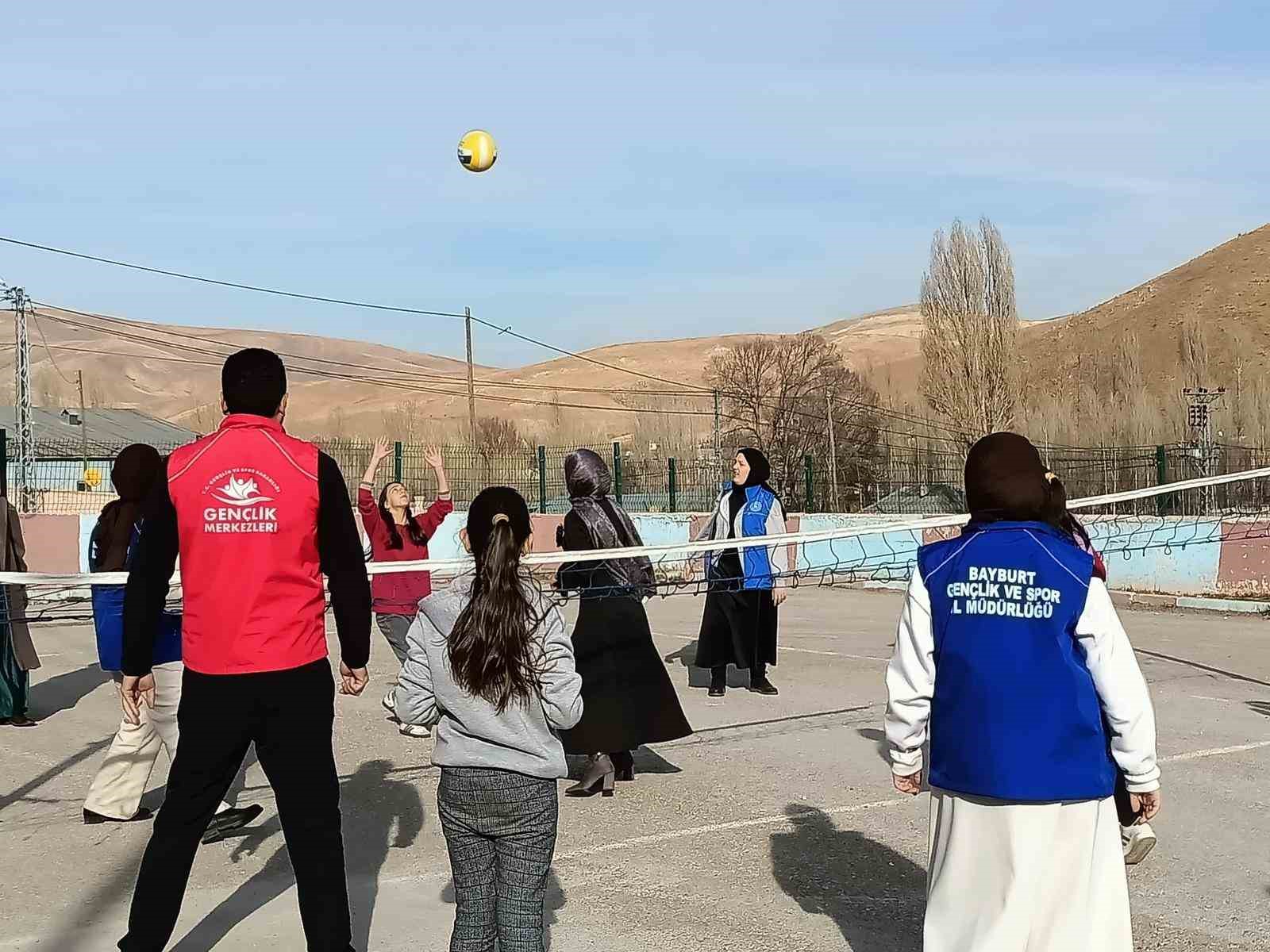 Bayburt Gençlik Merkezi Kırkpınar köyünde öğrencilerle bir araya geldi