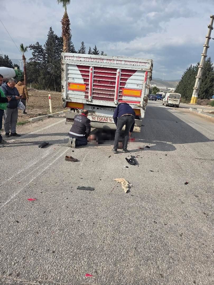 Tırla çarpışan motosikletin sürücüsü öldü