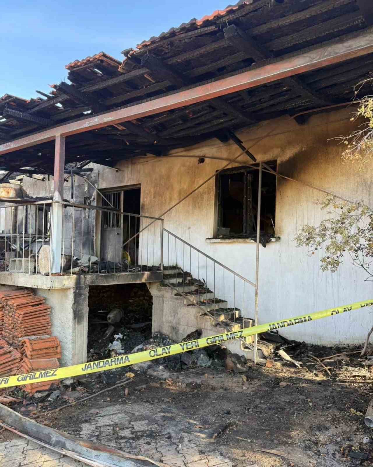 Başkan Tatık evi yanan aileye yardım elini uzattı
