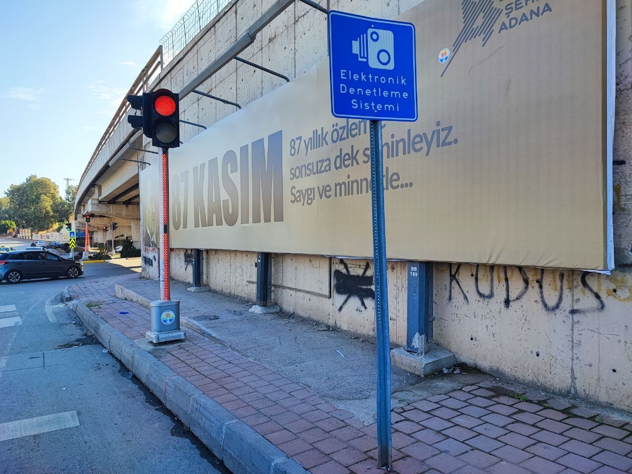 Adana&rsquo;da engelli rampasına engel
