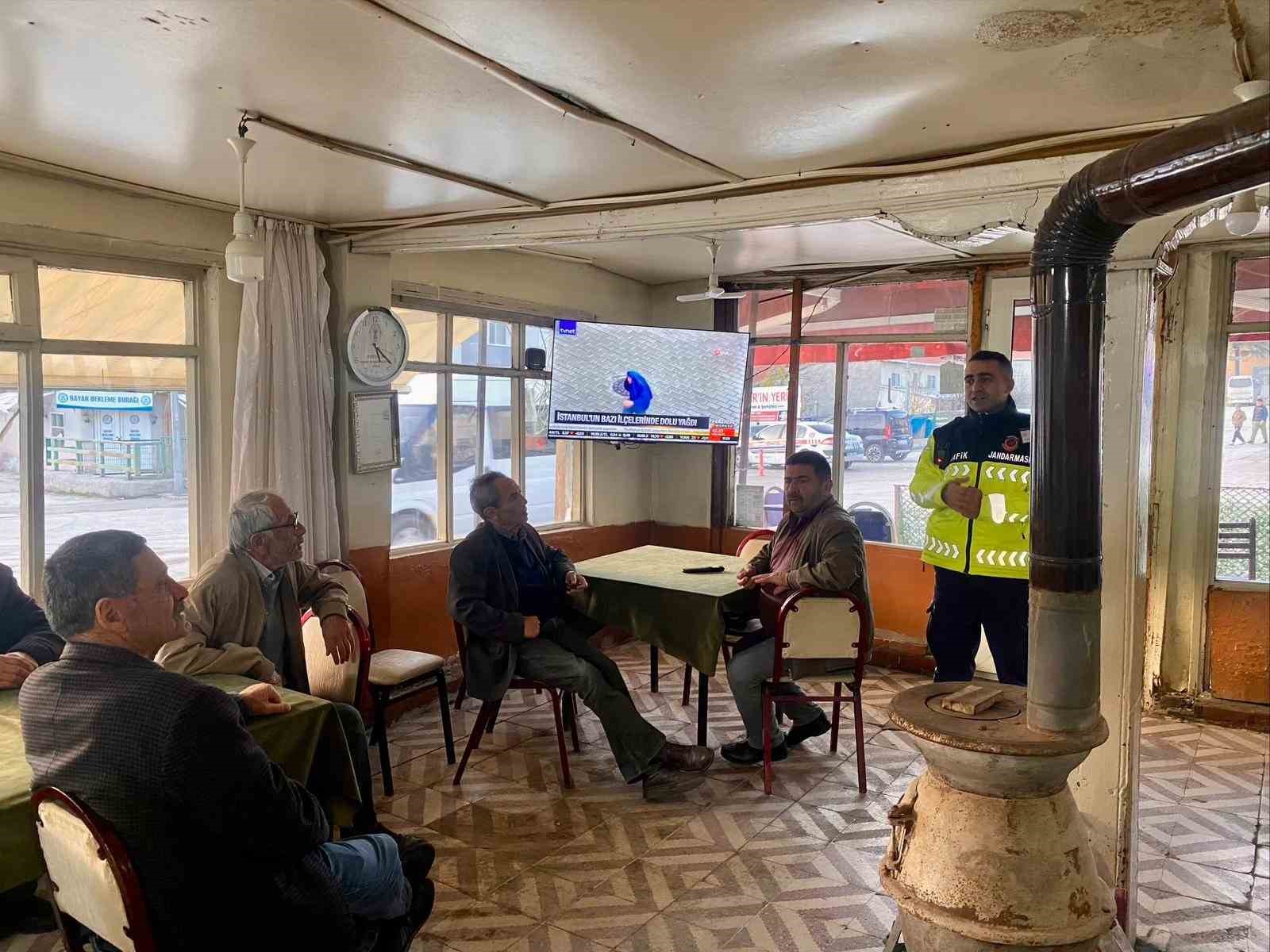 Jandarmadan vatandaşlara kış lastiği uyarısı
