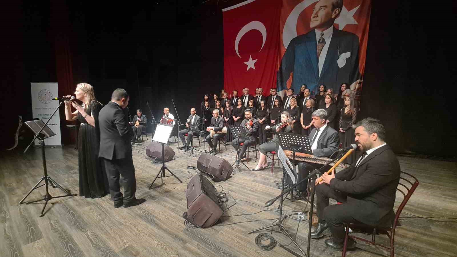 Efeler’de Müzik ve Sanat Akademisi’nden unutulmaz konser
