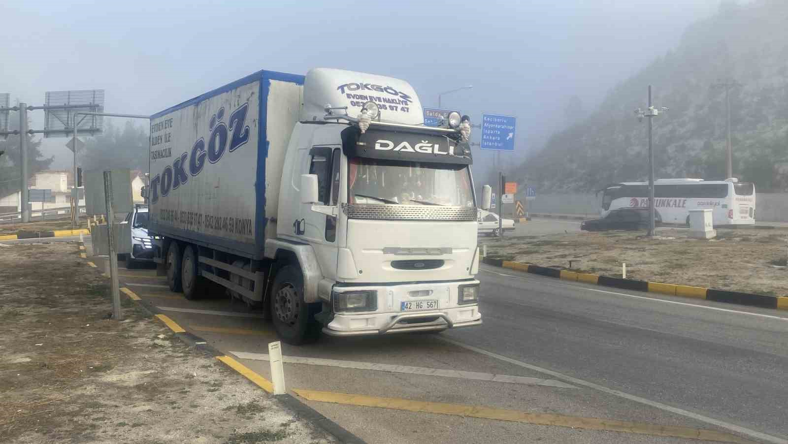 Ters şeritten giderken otomobile çarpıp kaçan sürücü, yakalanınca gazetecilere sitem etti
