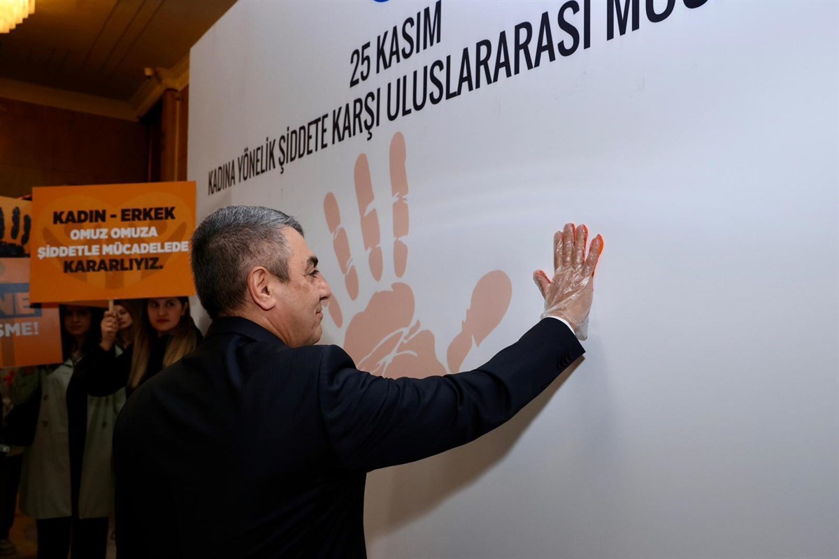 Vali Toros: "Kadına şiddet insanlığa ihanettir"
