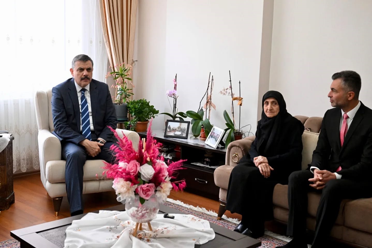 Vali Çiftçi’den şehit annesine vefa