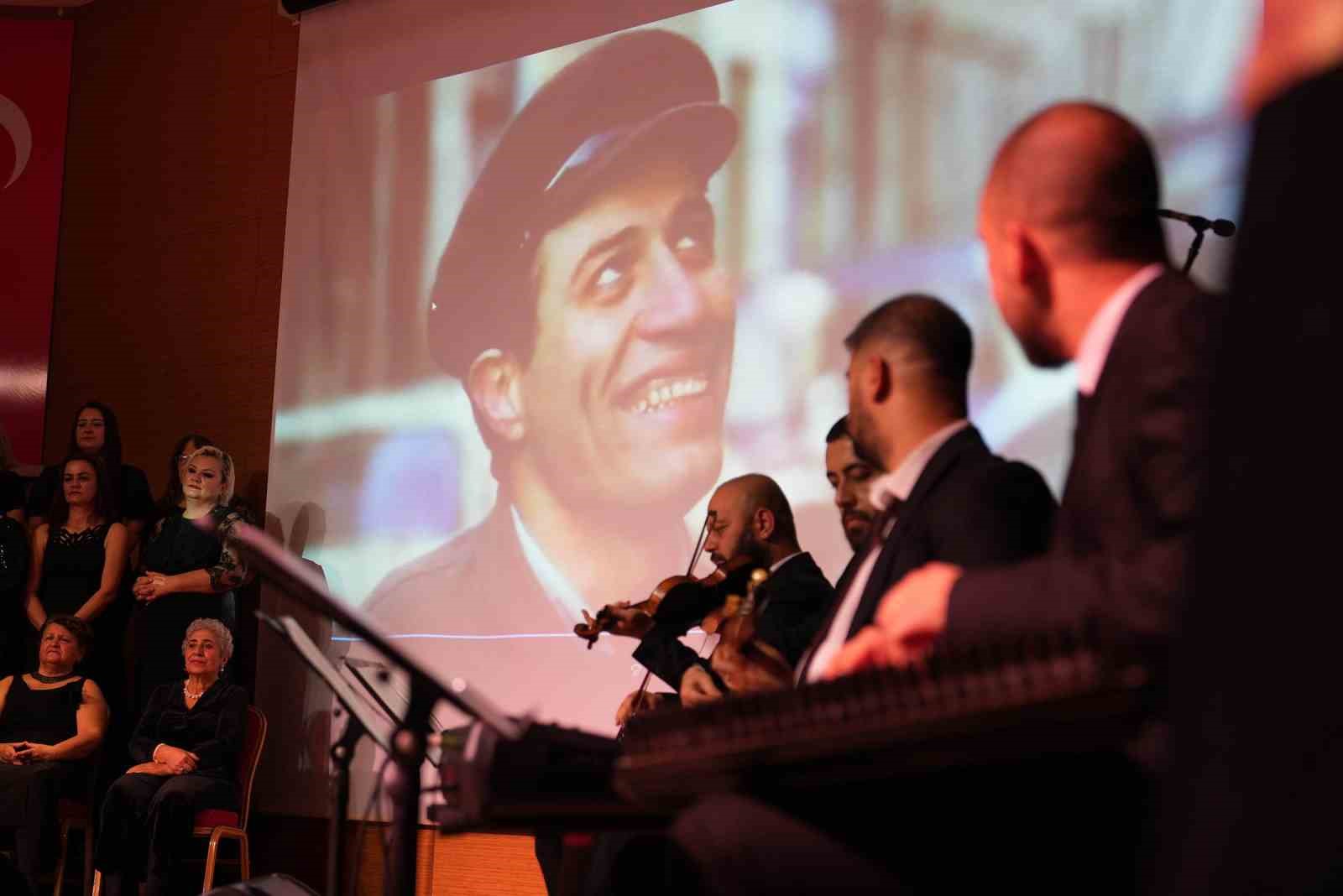 Kemal Sunal Ankara&rsquo;da t&uuml;rk&uuml;lerle anıldı
