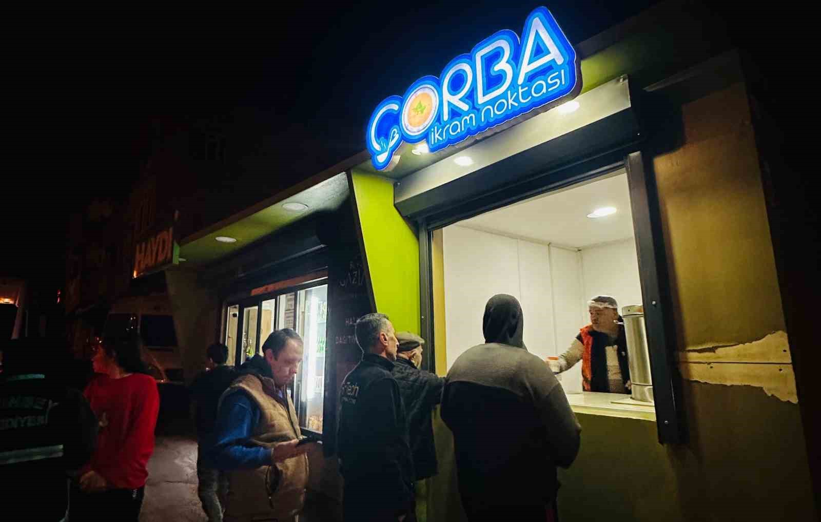 Gaziantep Büyükşehir, 39 noktada sabahı sıcak çorba ile karşılıyor