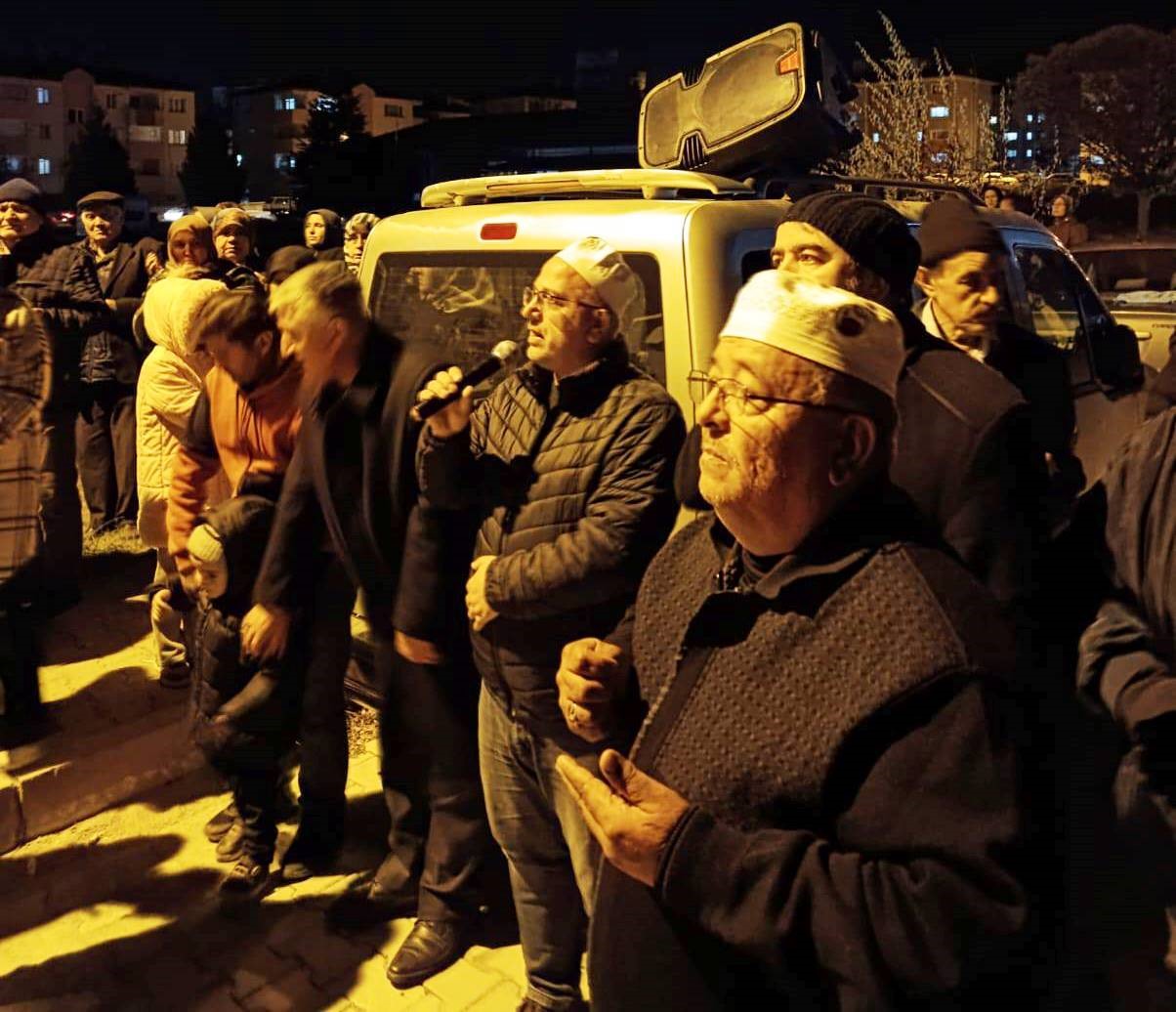 Emet&rsquo;te 45 umreci dualarla uğurlandı
