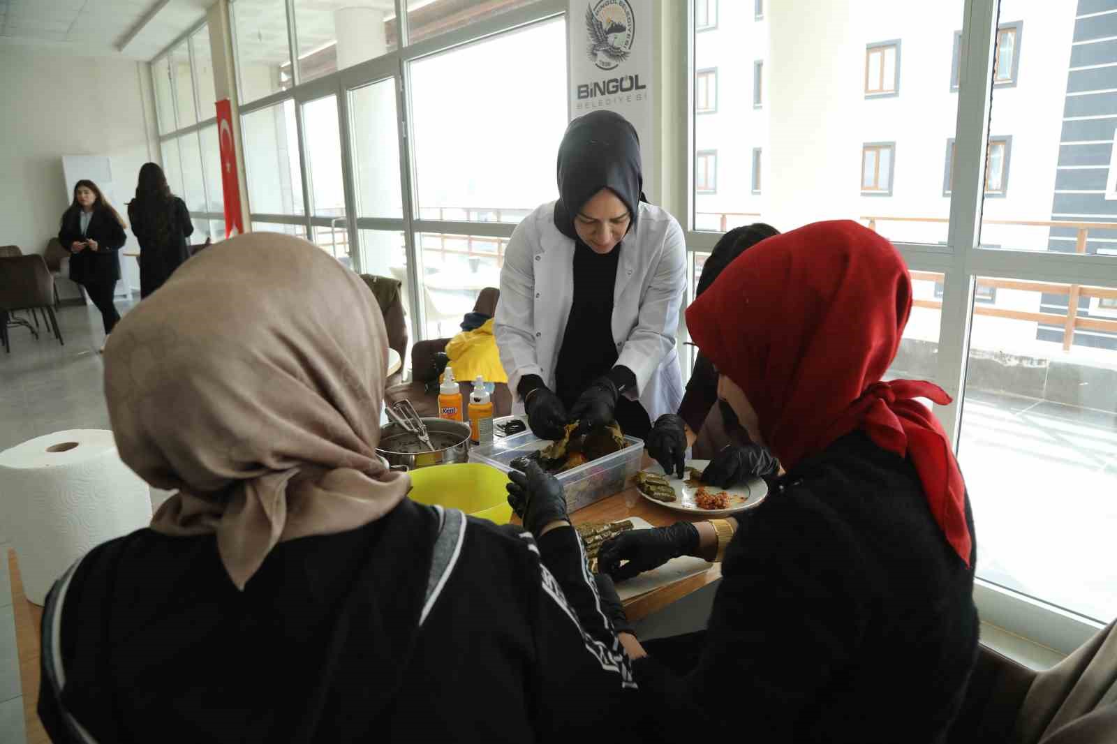 Engelsiz Yaşam Merkezi’nde dezavantajlı bireyler sosyal ve kültürel faaliyetlerle destekleniyor