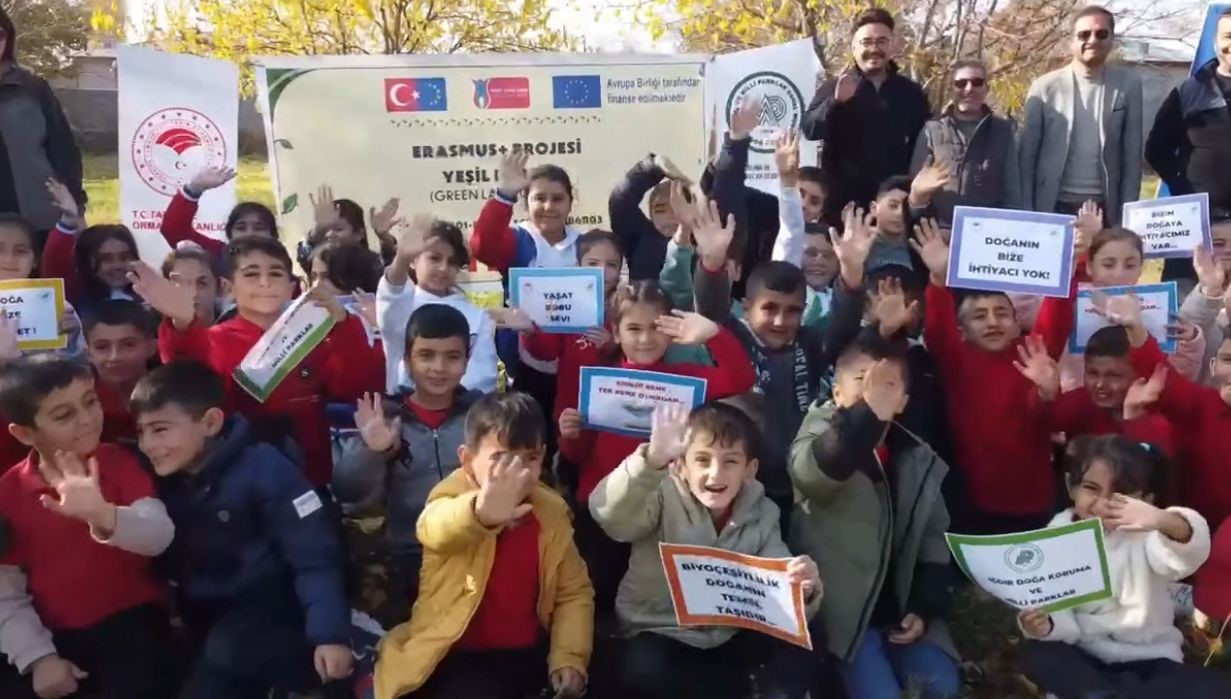 Iğdır’da "Yeşil diller" projesi kapsamında eğitim ve kuş gözlemi etkinliği