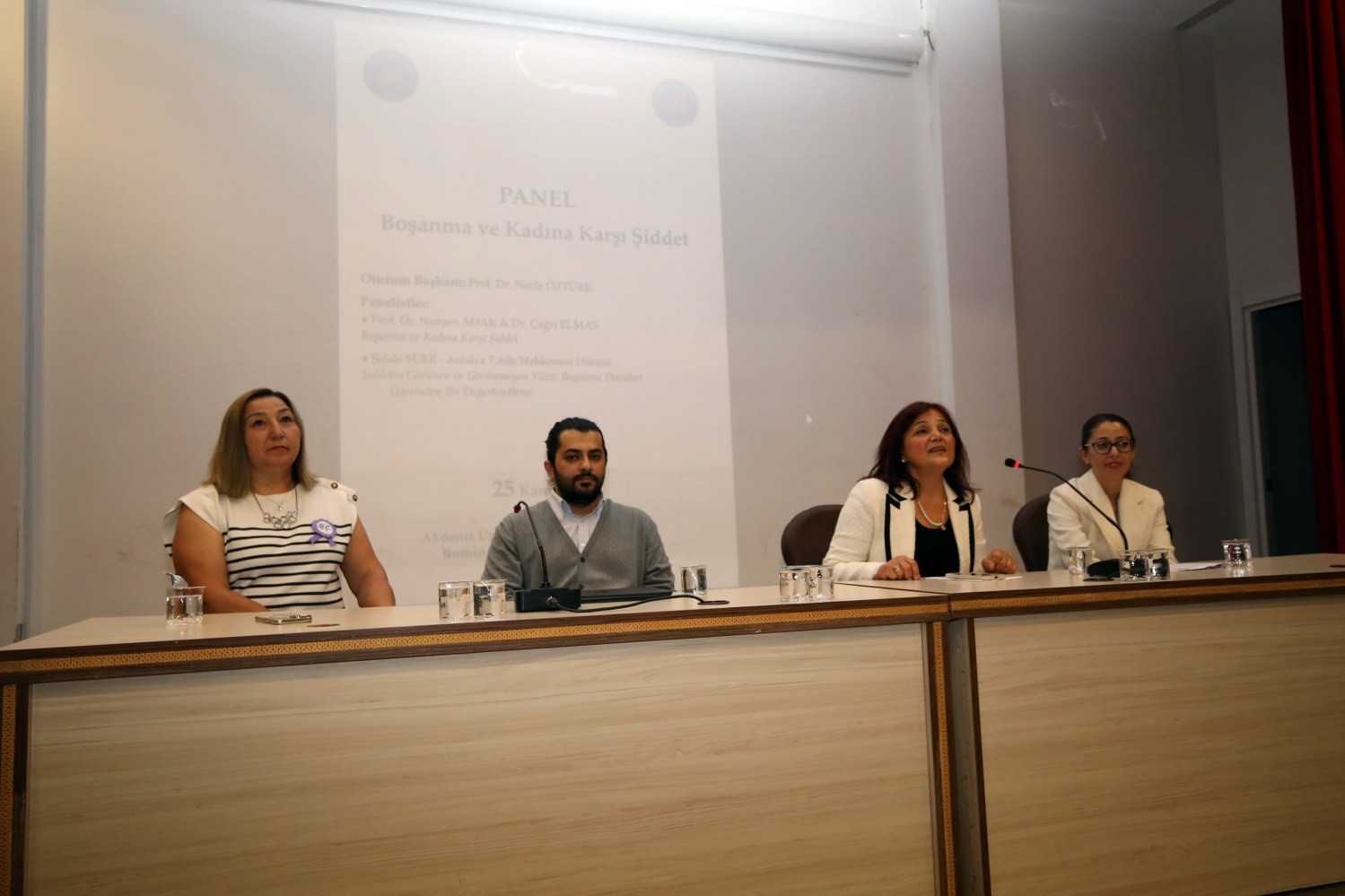 Boşanma ve kadına karşı şiddet paneli d&uuml;zenlendi
