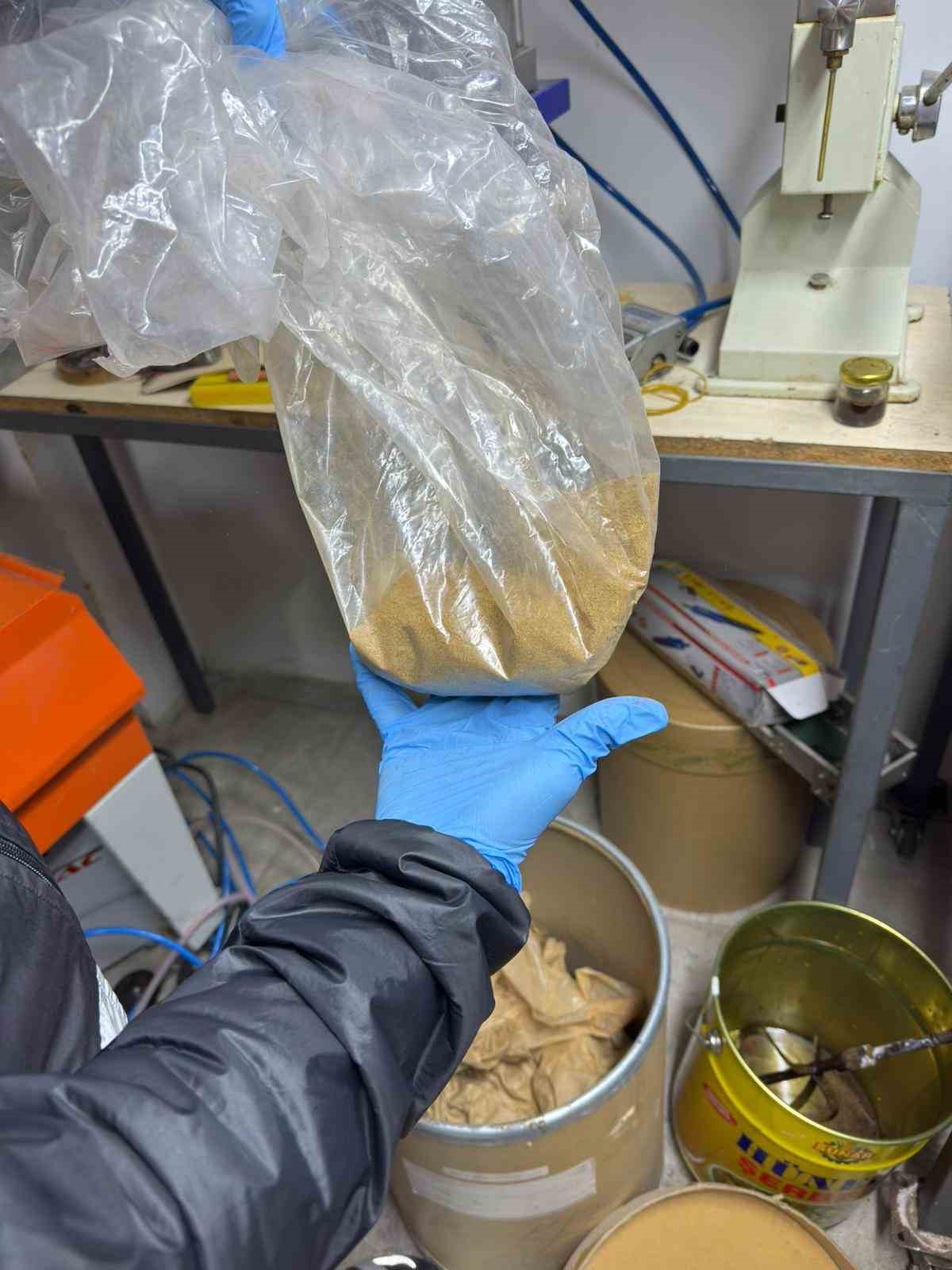 İzmir’de 15 milyon liralık kaçakçılık operasyonu: 7 tutuklama