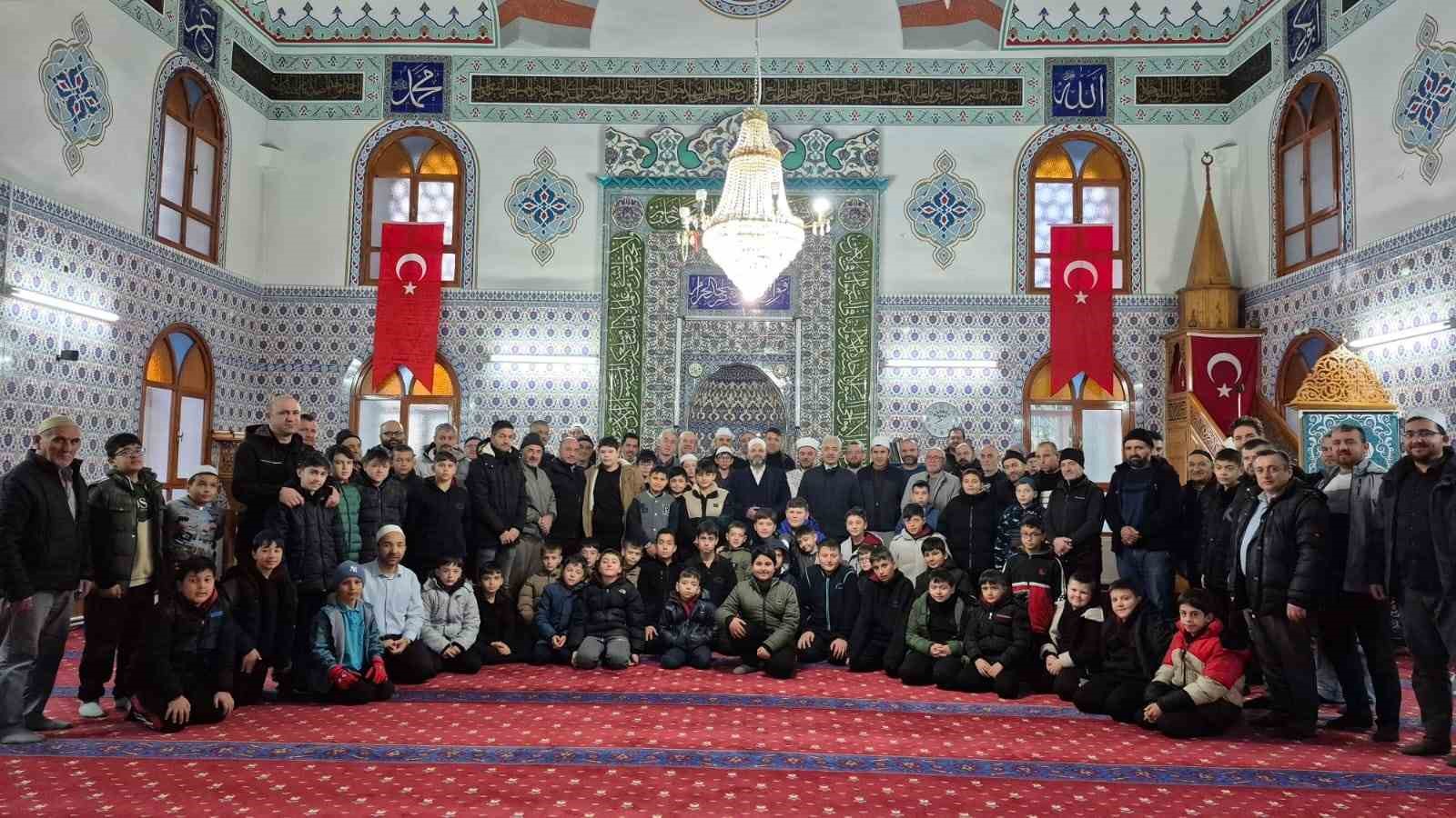 Kütahya Ahteri İmam Hatip Ortaokulu öğrencileri sabah namazında buluştu