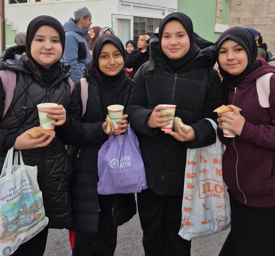 Kütahya Ahteri İmam Hatip Ortaokulu öğrencileri sabah namazında buluştu
