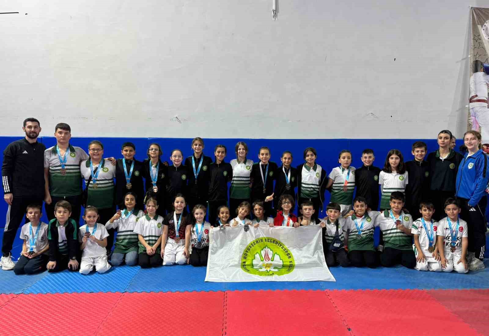 Türkiye Yıldızlar Ligi’nde Manisa BBSK’dan 53 madalya