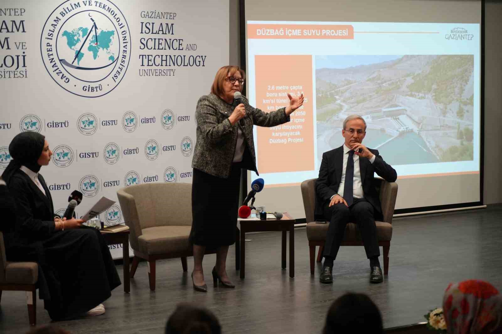 Fatma Şahin, GİBTÜ gençlik buluşmalarında öğrencilerle bir araya geldi