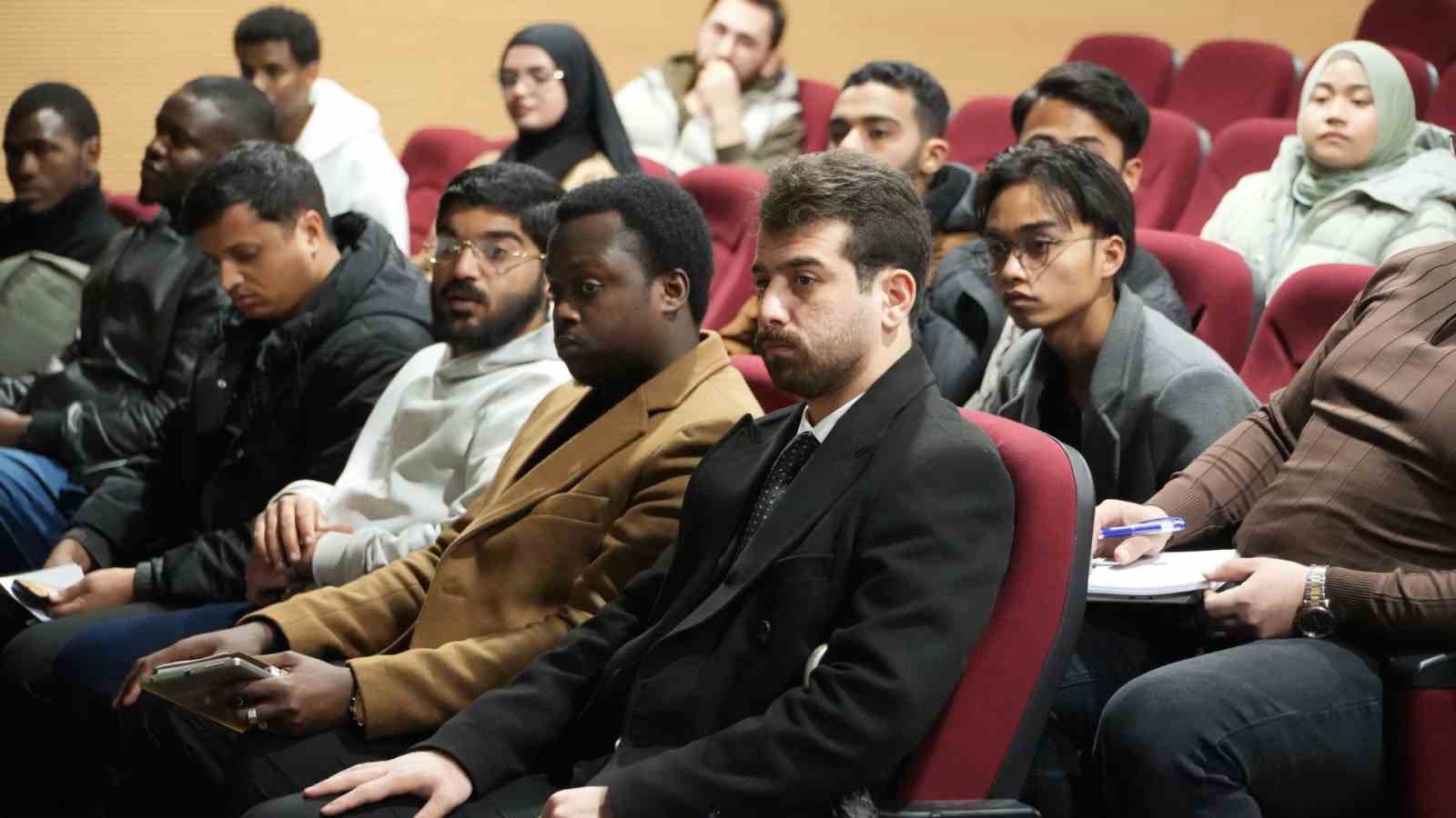 KBÜ ve İl Göç İdaresi, uluslararası öğrencilere ikamet bilgilendirmesi yaptı
