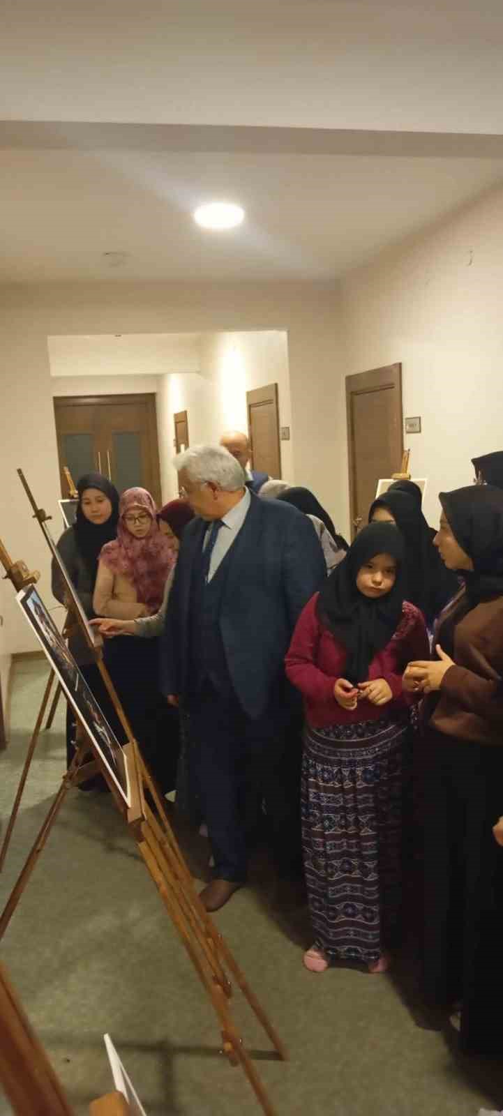 Filistin’de ki zulme fotoğraflarla dikkat çektiler