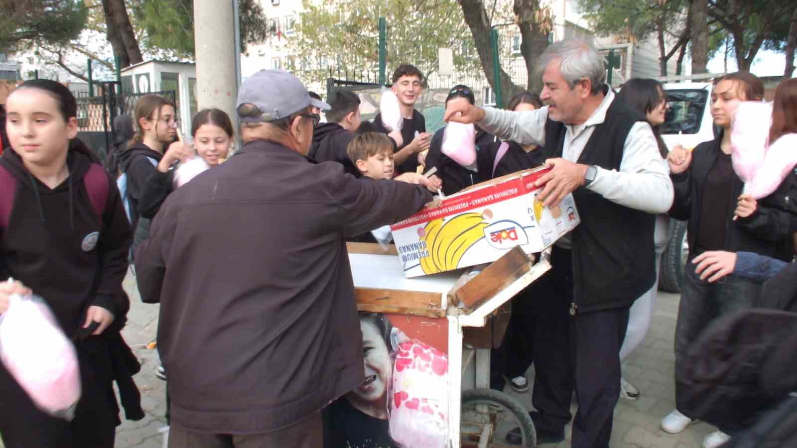 Ölen kardeşi için pamuk şekeri hayrı yaptı