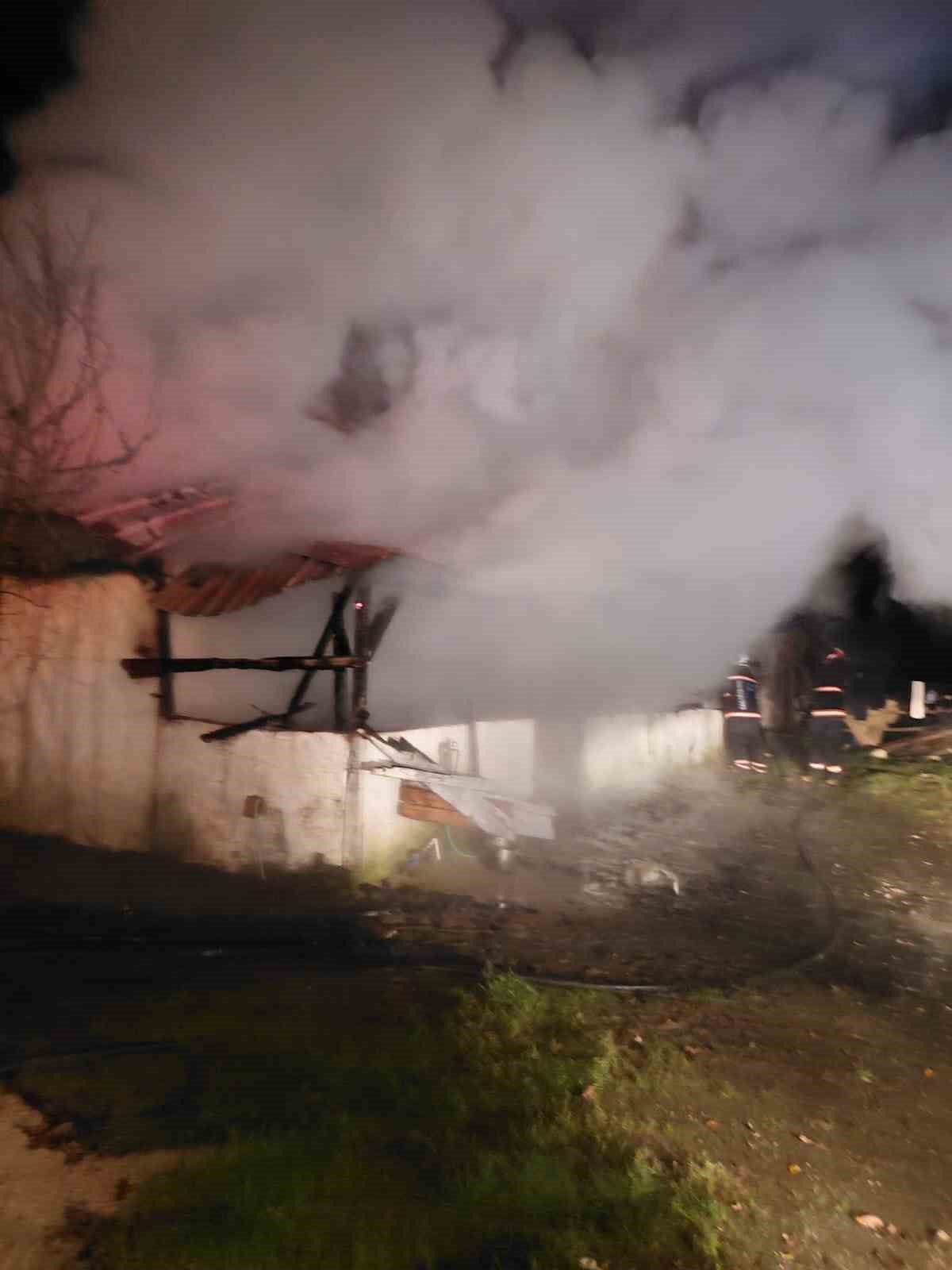 Kaynarca’da ev yangını söndürüldü