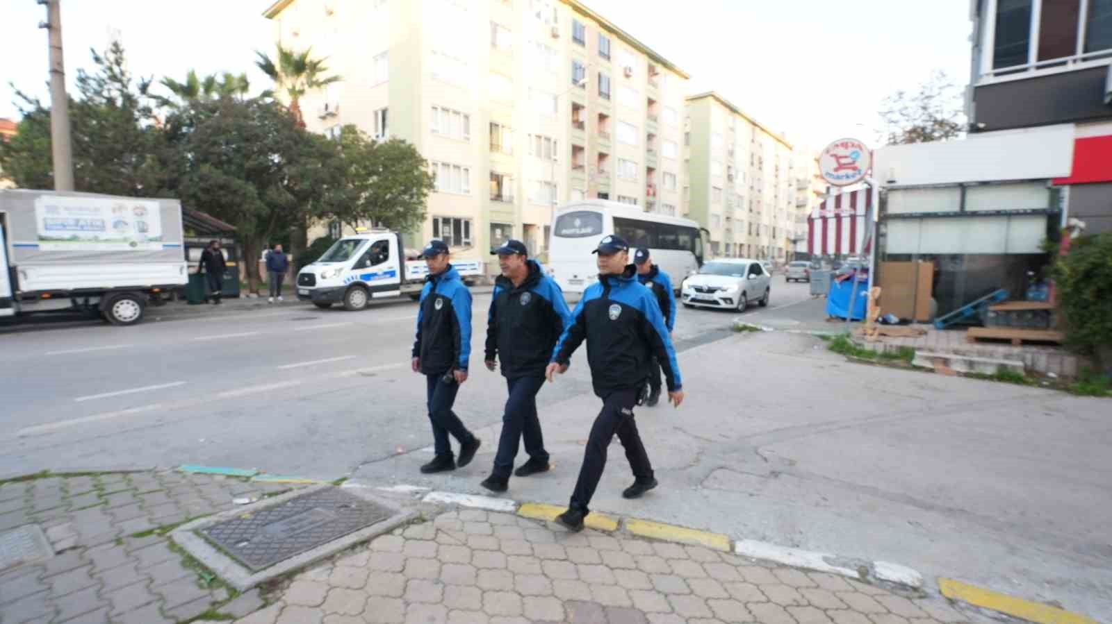 Balıkesir&rsquo;de zabıtadan kaldırım işgaline sıkı denetim
