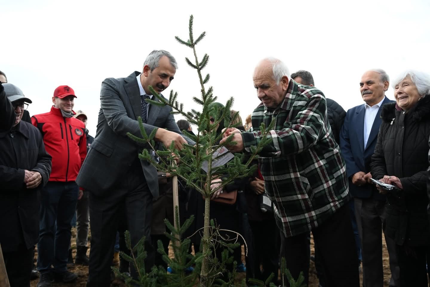 Edirne’de şehitler anısına 500 fidan toprakla buluştu