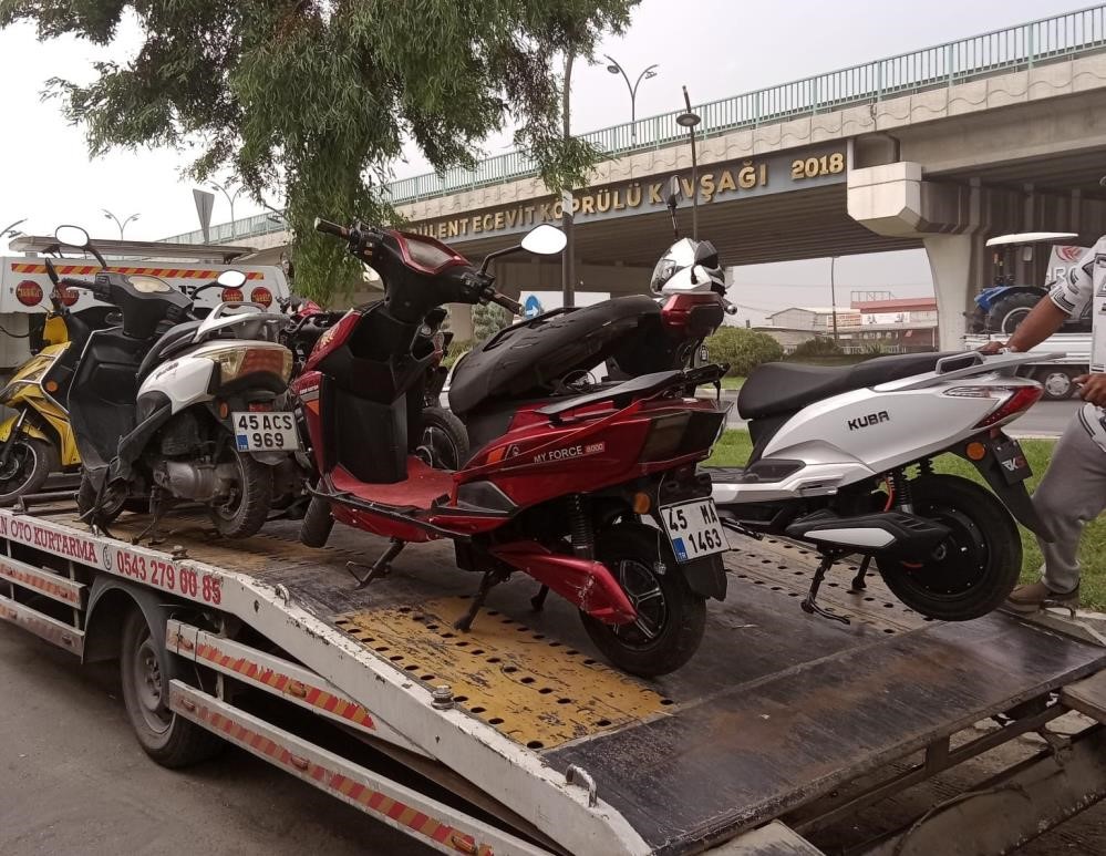 Salihli&rsquo;de 103 bin ara&ccedil; denetlendi: 25 bin s&uuml;r&uuml;c&uuml;ye ceza yazıldı
