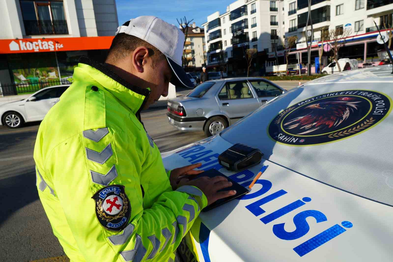 Uygulama noktasından kaçan motosikletli, drondan kaçamadı: 19 bin 527 lira ceza yedi