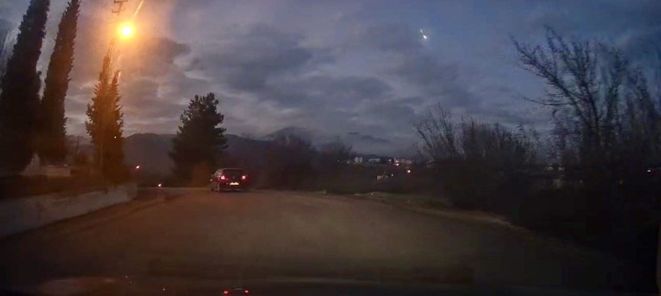 Karabük’te gökyüzünü bir anda aydınlatan cisim kamerada