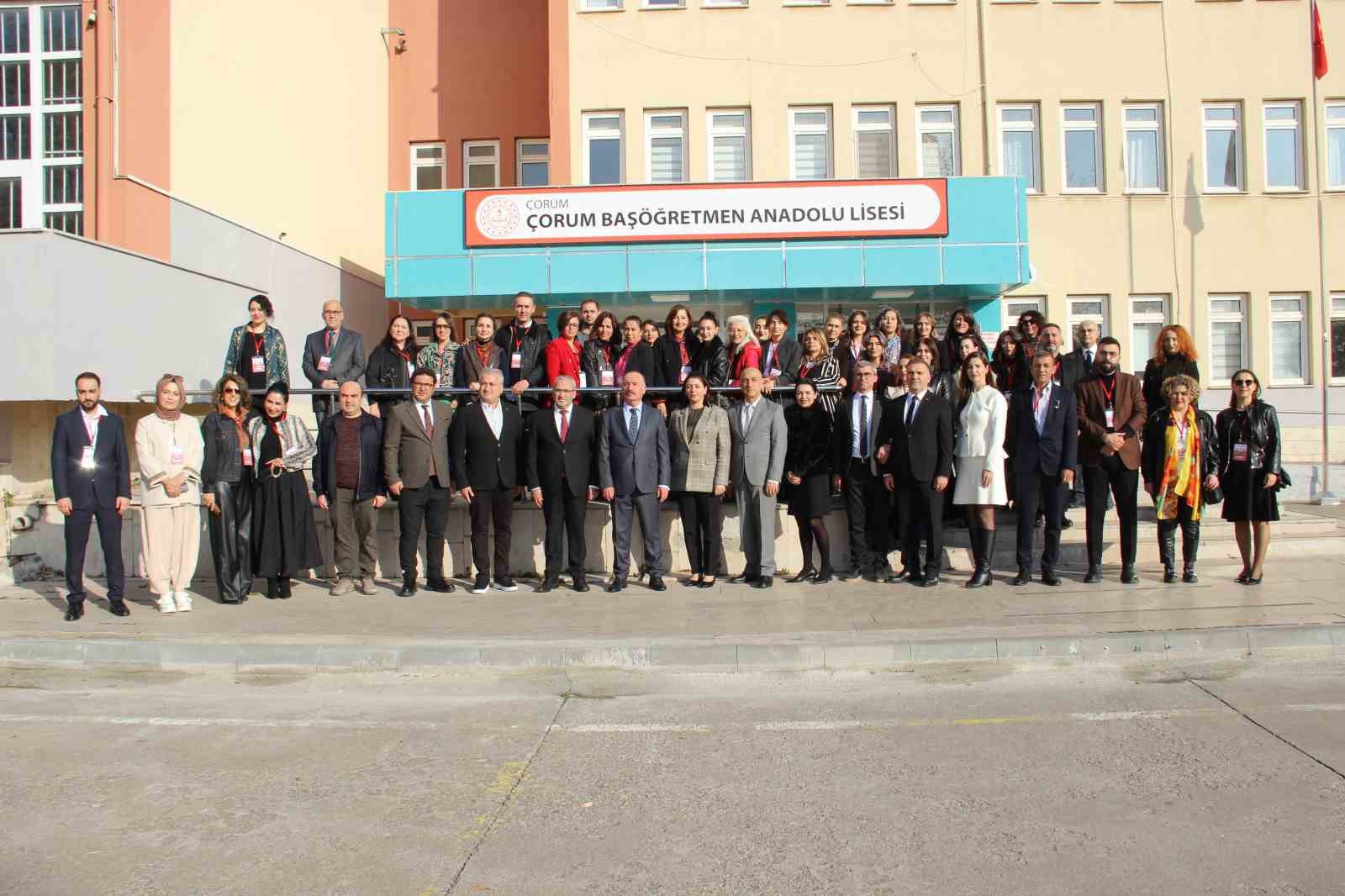 Çorum’da sanatçılar resimlerini şehit öğretmenler için yaptı