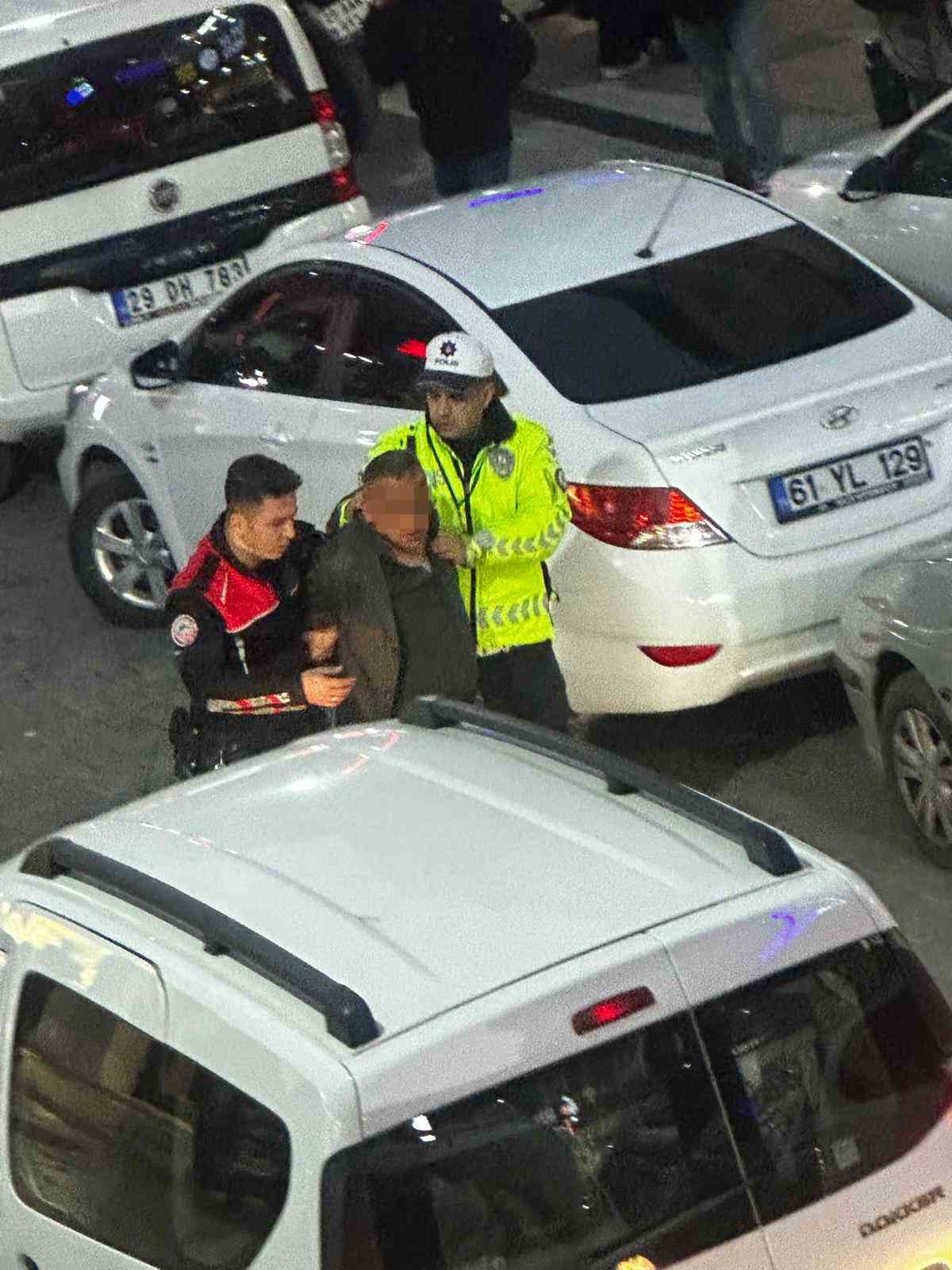 Gümüşhane’de boşanma aşamasındaki eşi tarafından bıçaklanan kadın yaralandı
