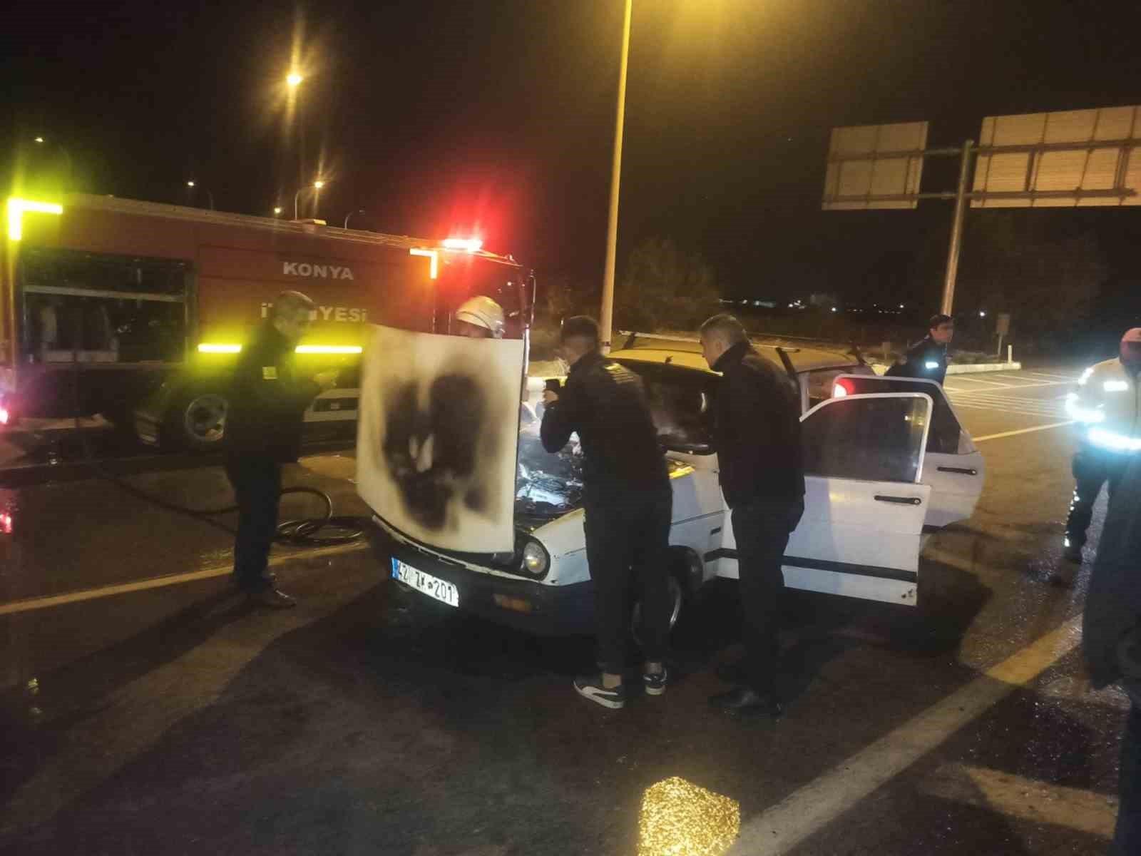 Seydişehir’de kırmızı ışıkta bekleyen otomobilde yangın çıktı