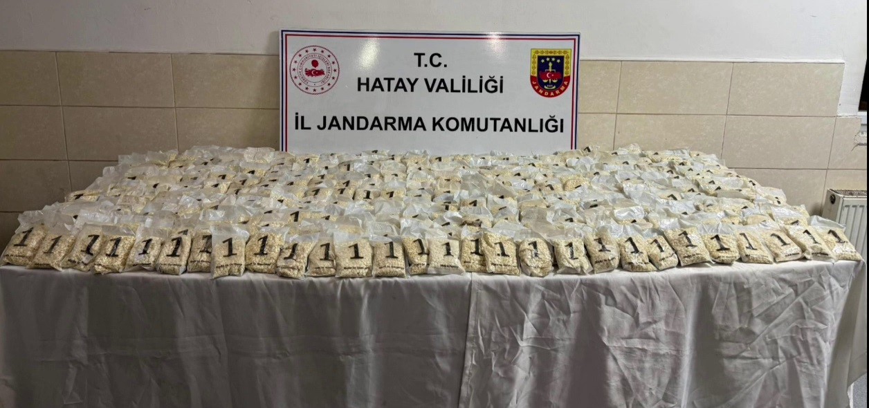 Zeytin bahçesinde torba içerisinde binlerce uyuşturucu hap ele geçirildi