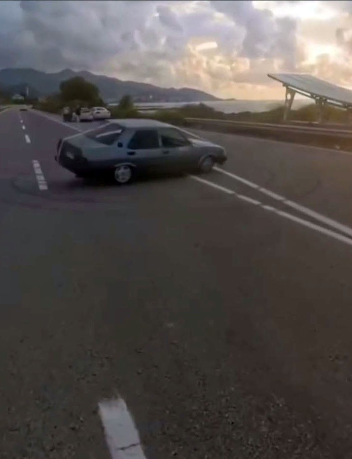 Yolu kapatıp drift yaptılar: Trafik magandalarına 83 bin TL ceza
