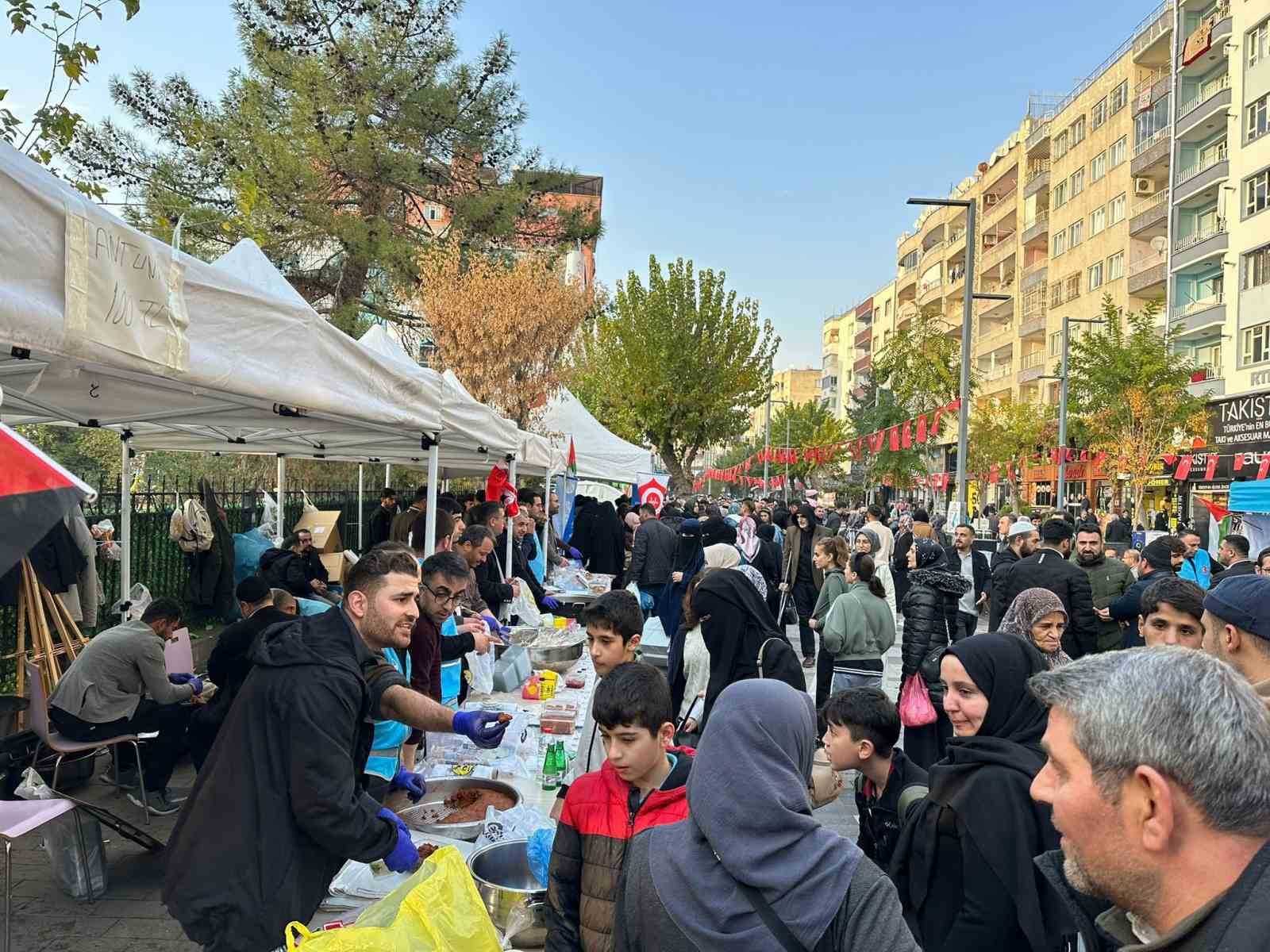 Siirt’te Gazze için iki günde 2 milyon 758 bin TL yardım toplandı