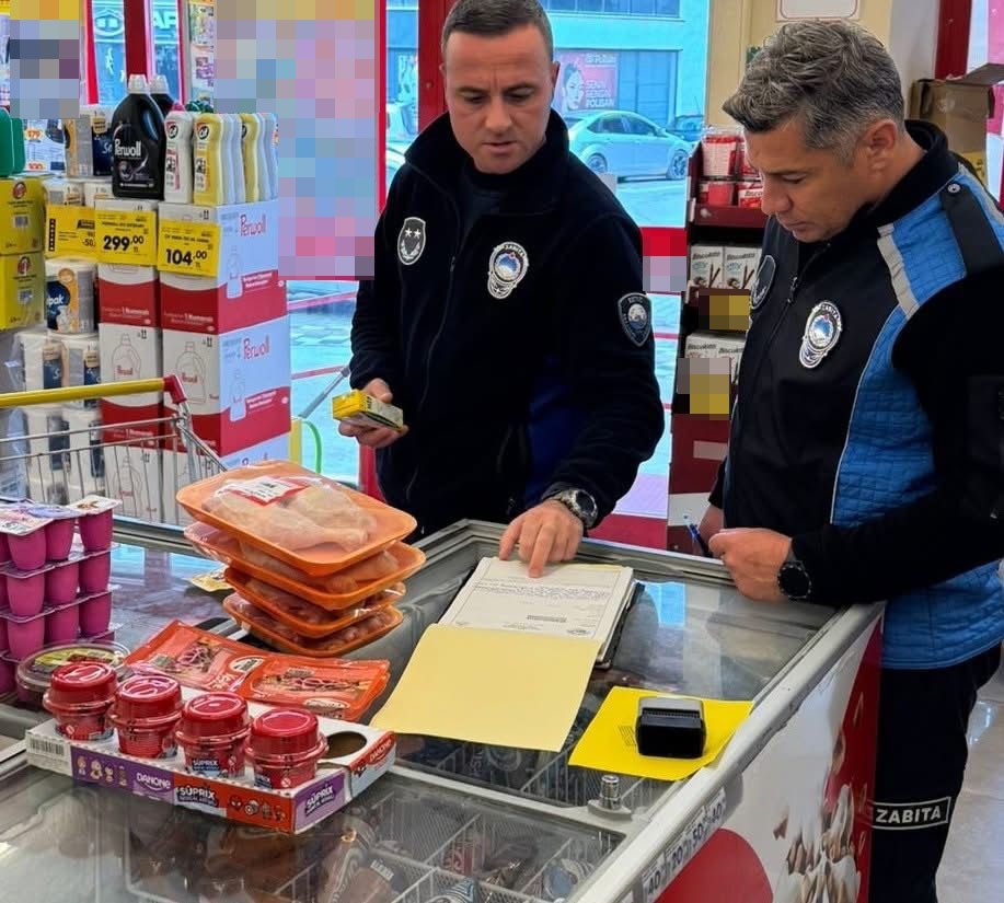Ezine’de tarihi geçmiş ve etiketsiz ürün satan 2 markete 596 bin TL ceza