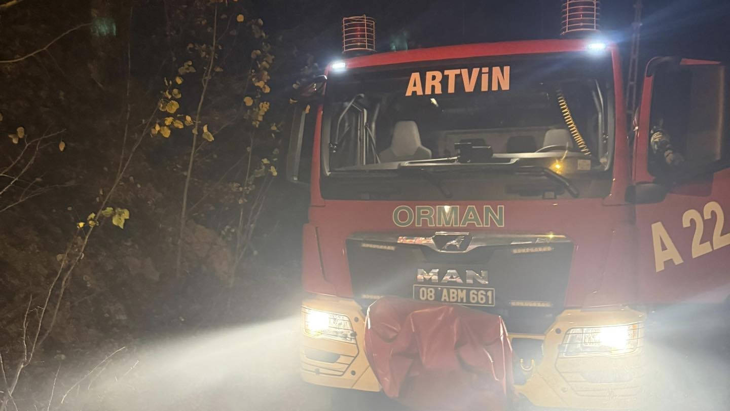 Artvin’de zirai alanda çıkan yangın kısa sürede söndürüldü
