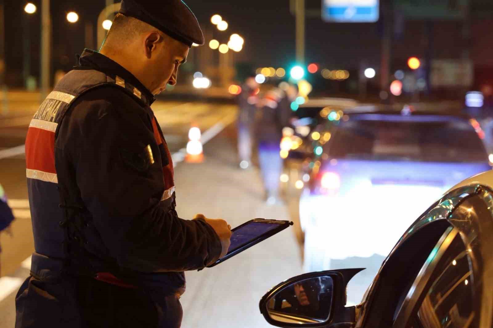 Aksaray’da jandarma ekipleri denetimlerini sürdürüyor