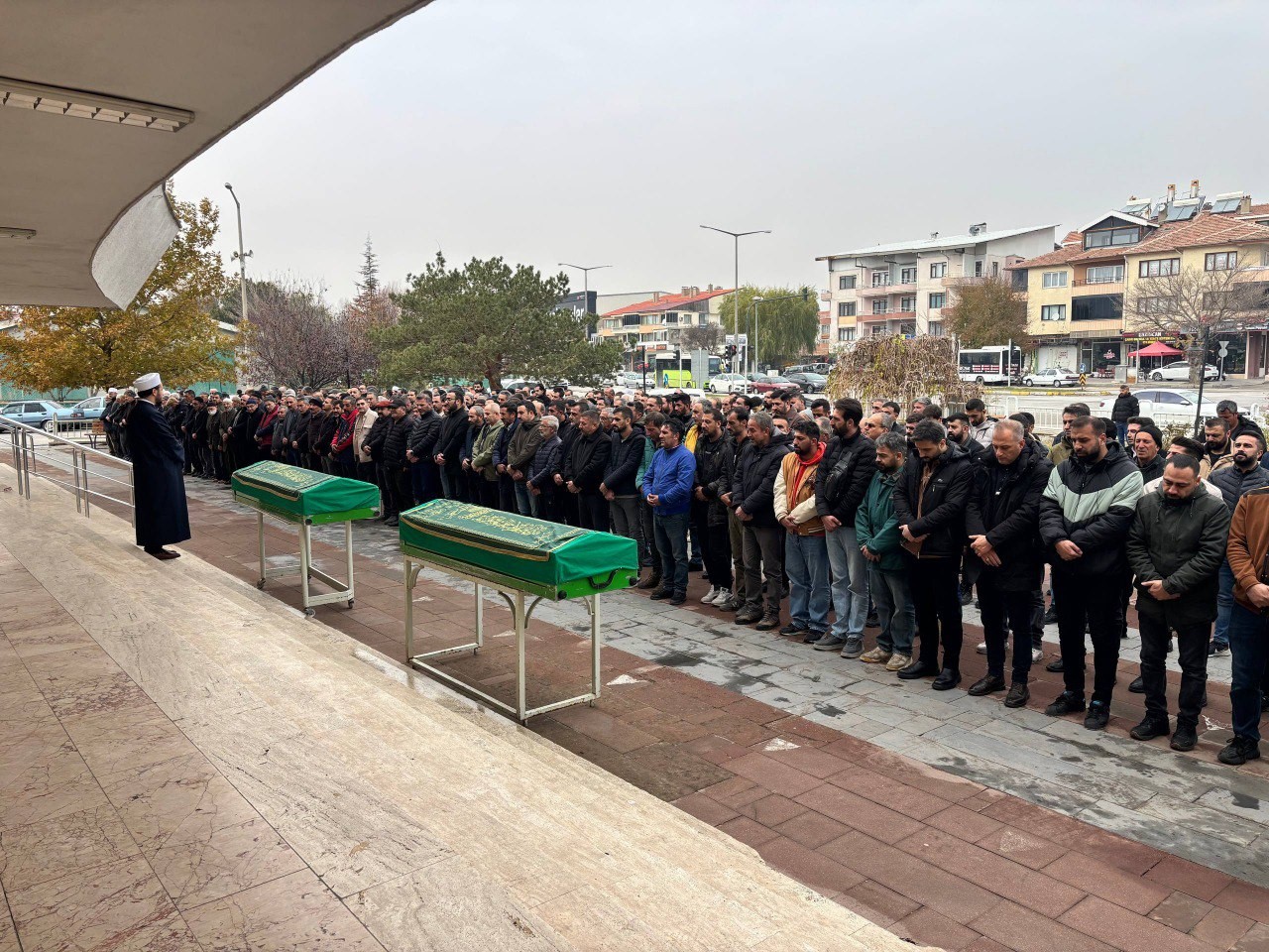 Erzincan’da silahla vurularak hayatını kaybeden baba ve oğul son yolculuklarına uğurlandı